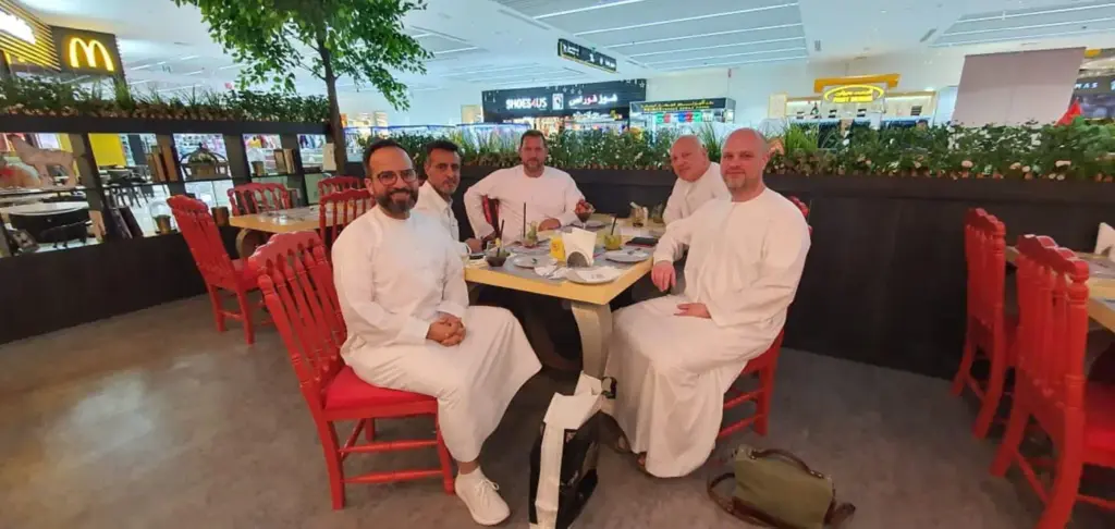 dubai freezone vs mainland Teamfoto.