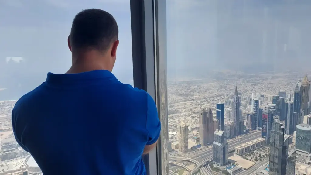 dubai freezone vs mainland