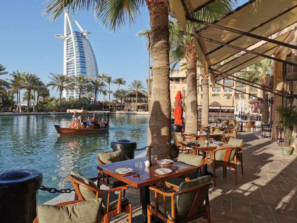 dubai freezone vs mainland